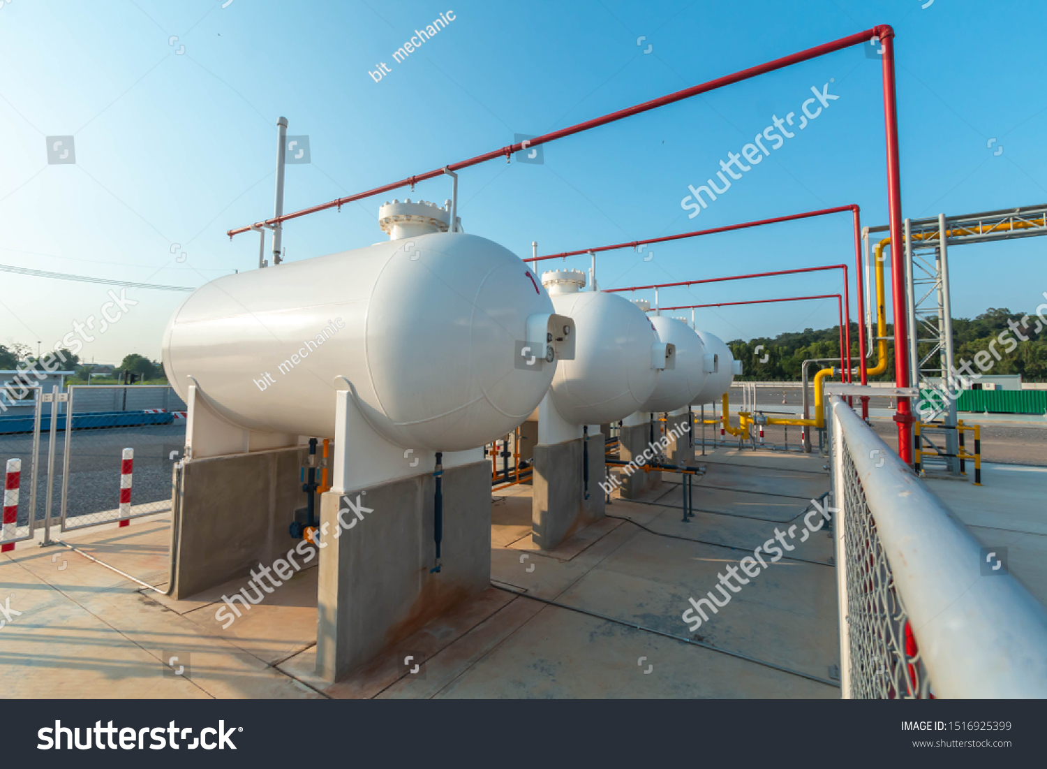 stock-photo-lpg-gas-tank-industrial-plant-1516925399